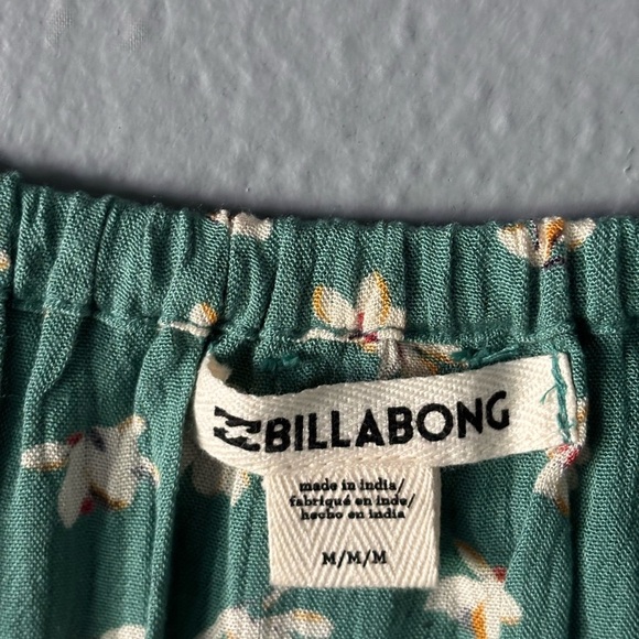 Billabong | Bell Sleeve Off-Shoulder Floral Top | M | Green - Picture 9 of 11